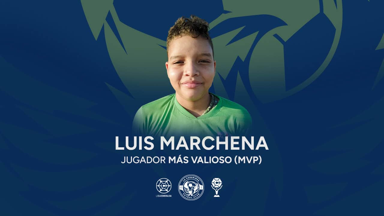 Eliminatorias de la 1era Copa Esmeralda: ¡Se logró! 13 Joven futbolista Luis Marchena reconocido como Jugador Más Valioso (MVP) en un evento de fútbol en Apure con logotipos de ligas y premios deportivos.